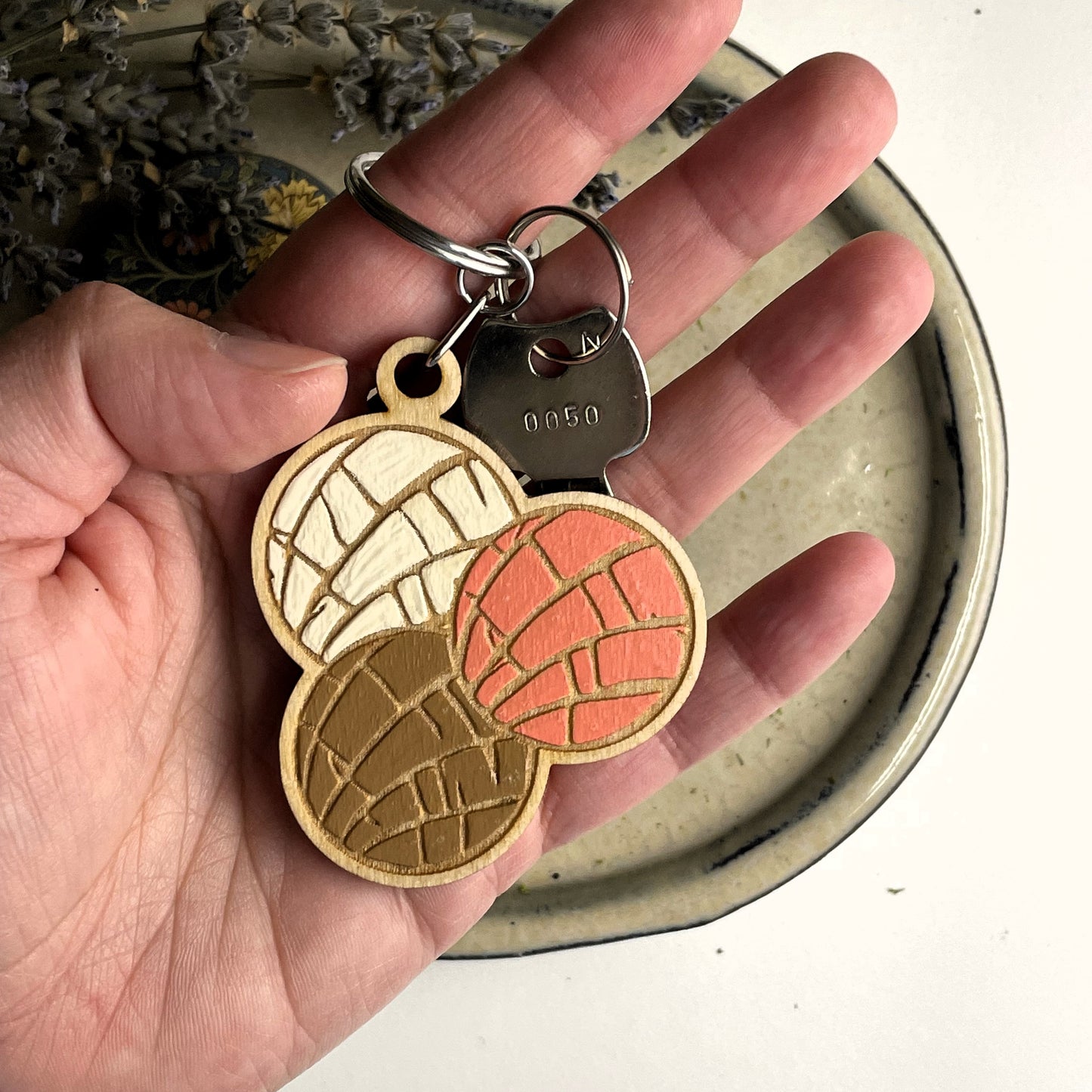 Wooden Keychain - Conchas