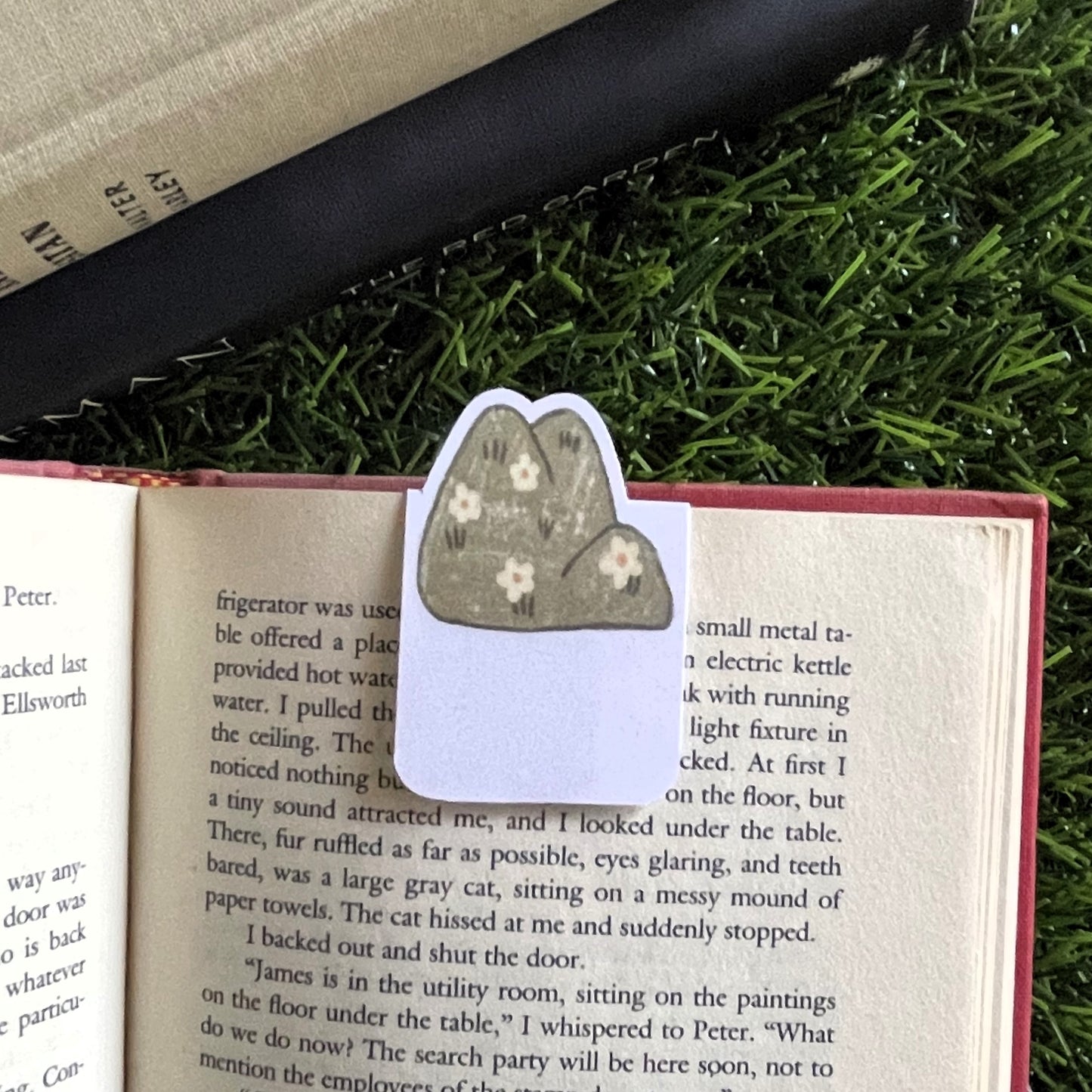 Green Hills Bookmark Clip